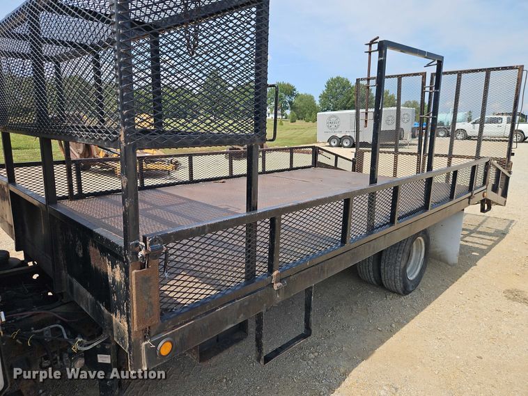 image for item EO4656 2002 Mitsubishi Fuso FE639 flatbed truck