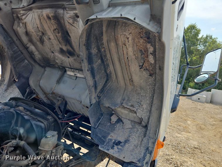 image for item EO4656 2002 Mitsubishi Fuso FE639 flatbed truck