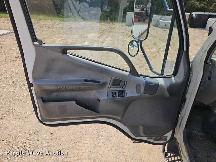 image for item EO4656 2002 Mitsubishi Fuso FE639 flatbed truck