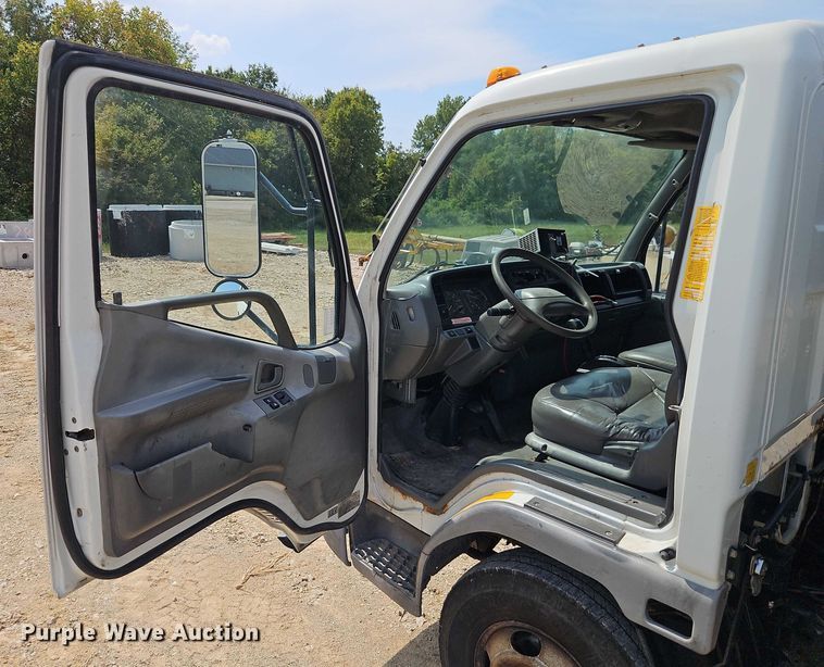 image for item EO4656 2002 Mitsubishi Fuso FE639 flatbed truck