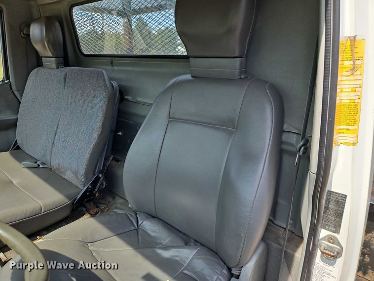 image for item EO4656 2002 Mitsubishi Fuso FE639 flatbed truck