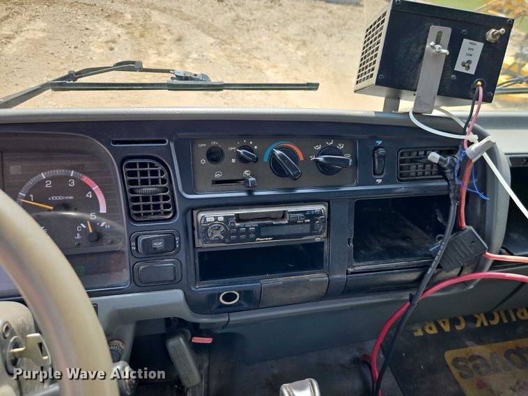 image for item EO4656 2002 Mitsubishi Fuso FE639 flatbed truck