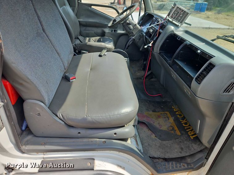 image for item EO4656 2002 Mitsubishi Fuso FE639 flatbed truck