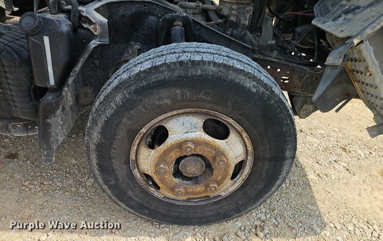 image for item EO4656 2002 Mitsubishi Fuso FE639 flatbed truck