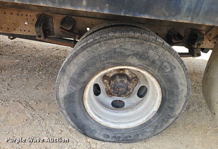 image for item EO4656 2002 Mitsubishi Fuso FE639 flatbed truck