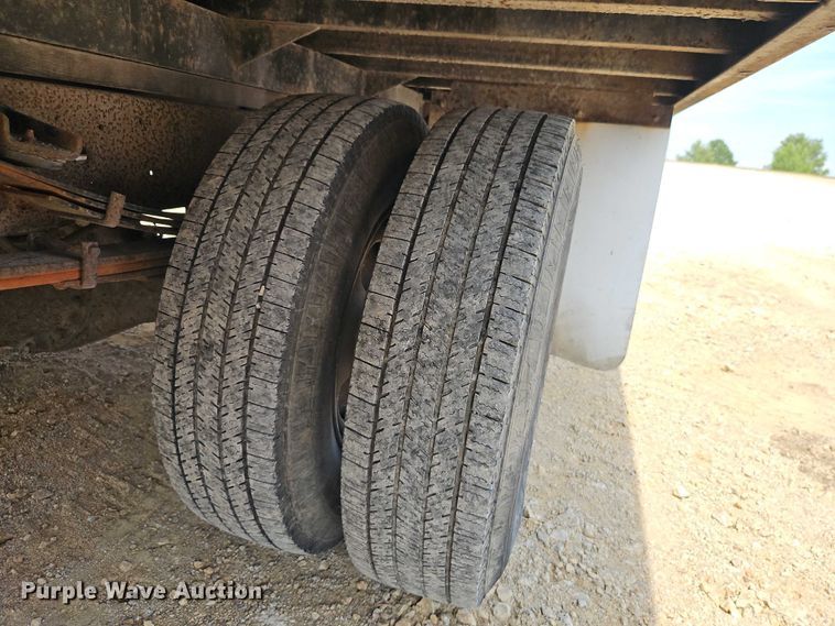 image for item EO4656 2002 Mitsubishi Fuso FE639 flatbed truck