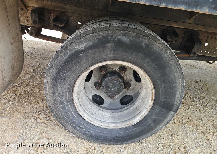 image for item EO4656 2002 Mitsubishi Fuso FE639 flatbed truck