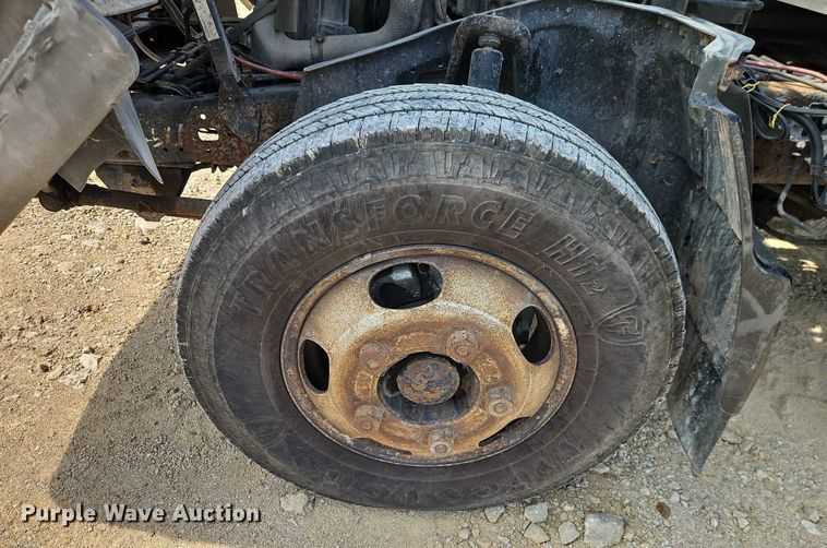 image for item EO4656 2002 Mitsubishi Fuso FE639 flatbed truck