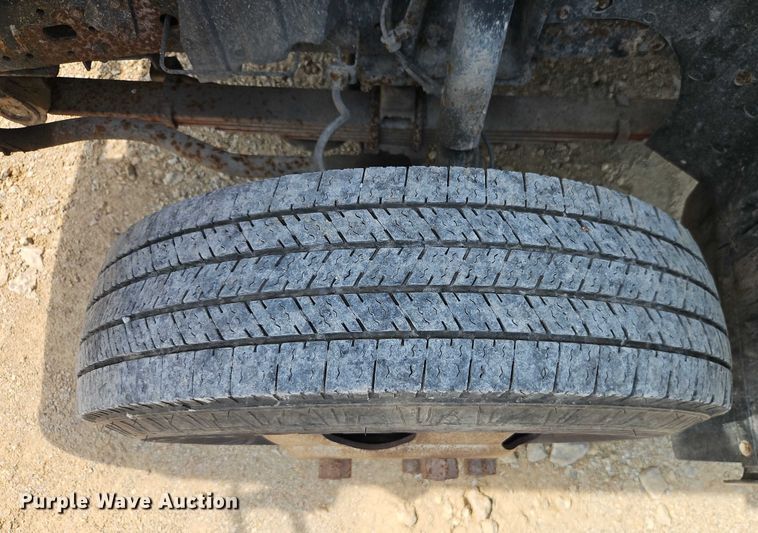 image for item EO4656 2002 Mitsubishi Fuso FE639 flatbed truck