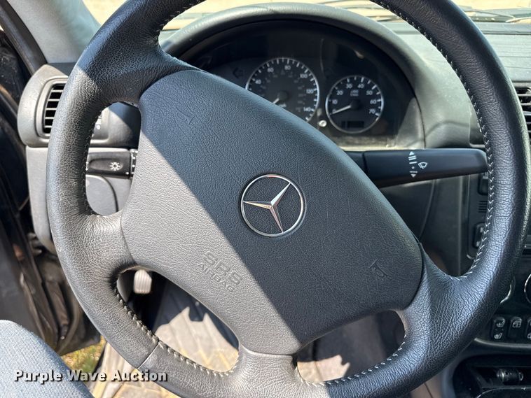 image for item EP0516 2004 Mercedes-Benz ML500 SUV
