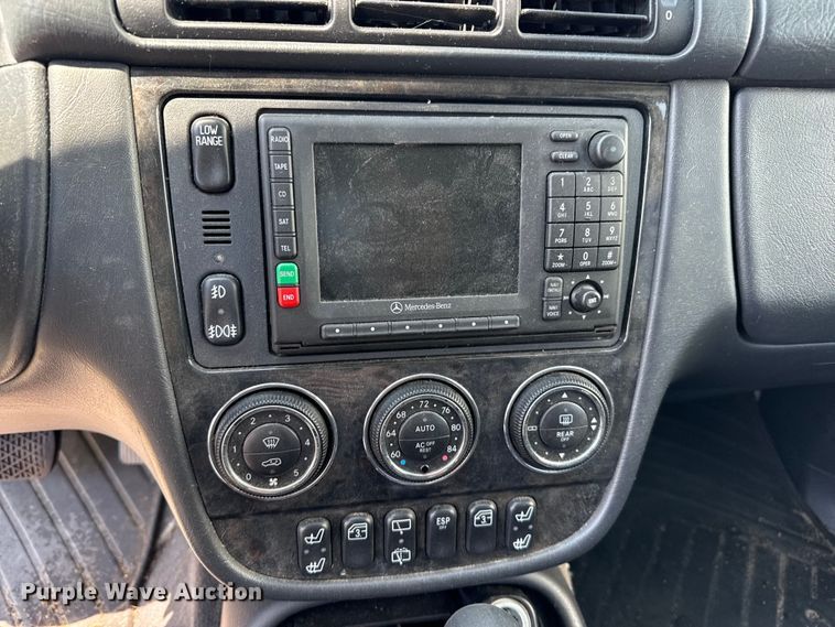 image for item EP0516 2004 Mercedes-Benz ML500 SUV