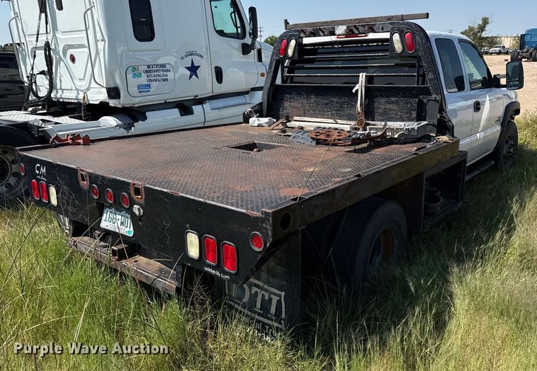 image for item EP0518 2001 Chevrolet Silverado 3500 Ext. Cab flatbed pickup truck