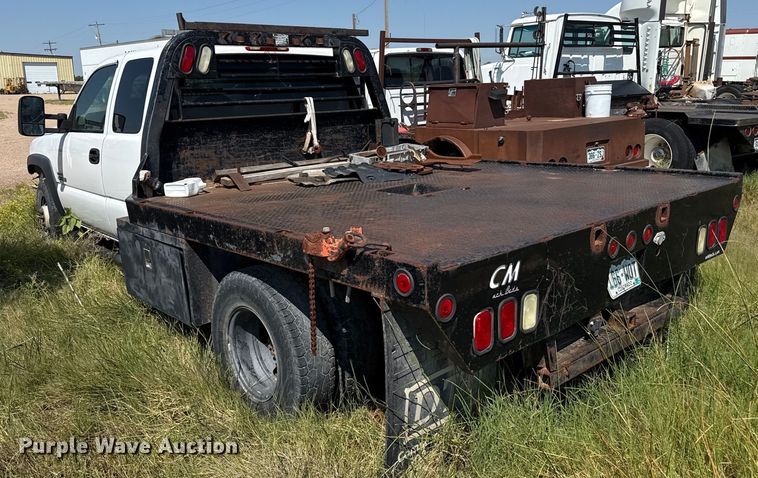 image for item EP0518 2001 Chevrolet Silverado 3500 Ext. Cab flatbed pickup truck