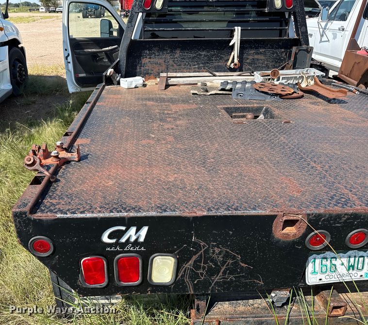 image for item EP0518 2001 Chevrolet Silverado 3500 Ext. Cab flatbed pickup truck