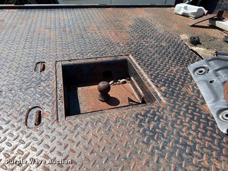 image for item EP0518 2001 Chevrolet Silverado 3500 Ext. Cab flatbed pickup truck