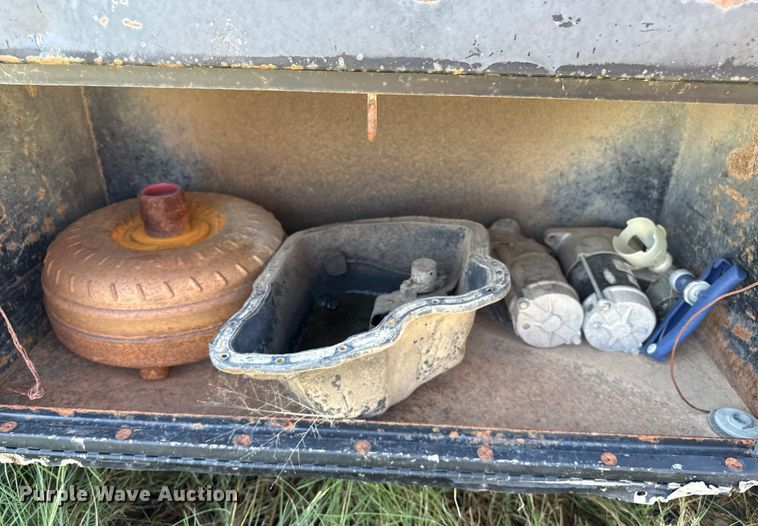 image for item EP0518 2001 Chevrolet Silverado 3500 Ext. Cab flatbed pickup truck