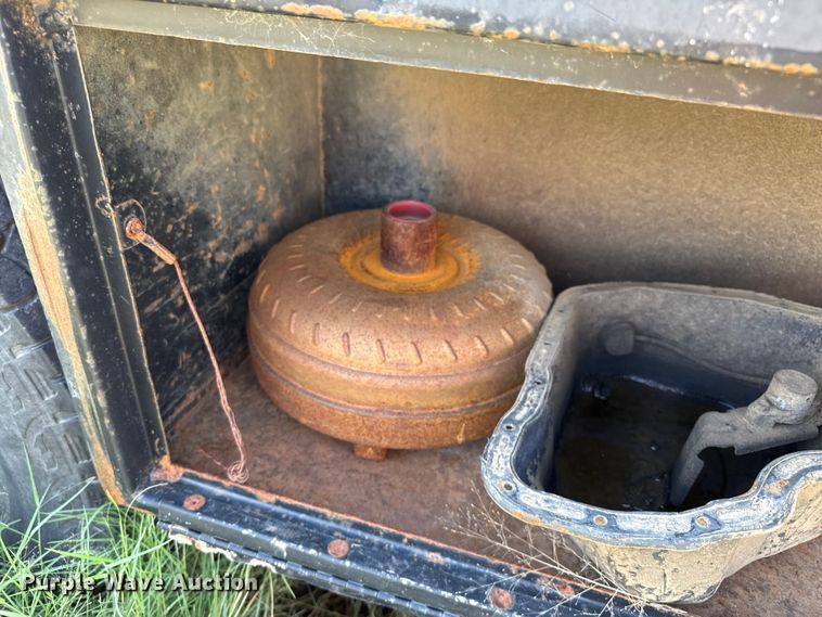 image for item EP0518 2001 Chevrolet Silverado 3500 Ext. Cab flatbed pickup truck