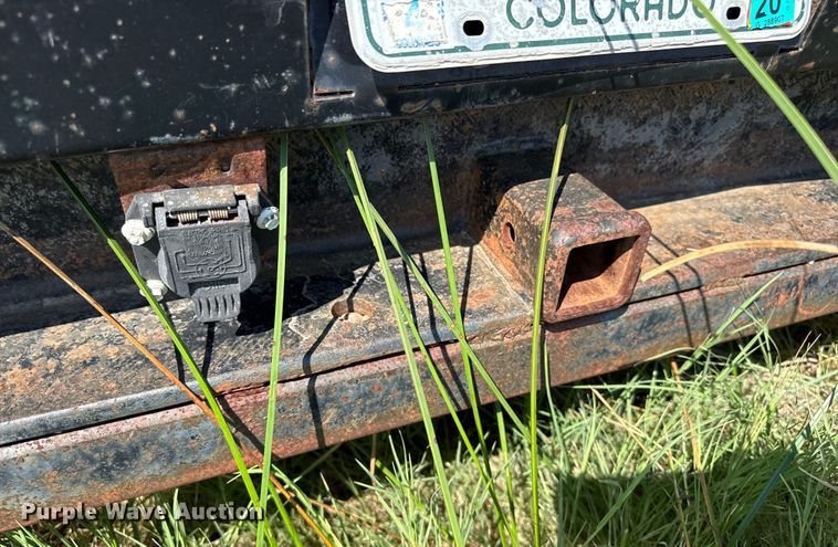 image for item EP0518 2001 Chevrolet Silverado 3500 Ext. Cab flatbed pickup truck