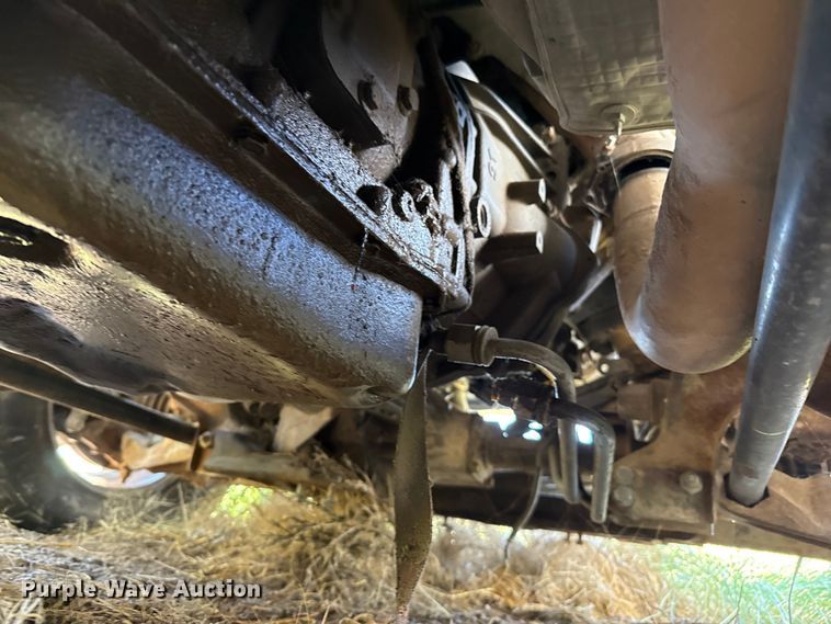 image for item EP0518 2001 Chevrolet Silverado 3500 Ext. Cab flatbed pickup truck