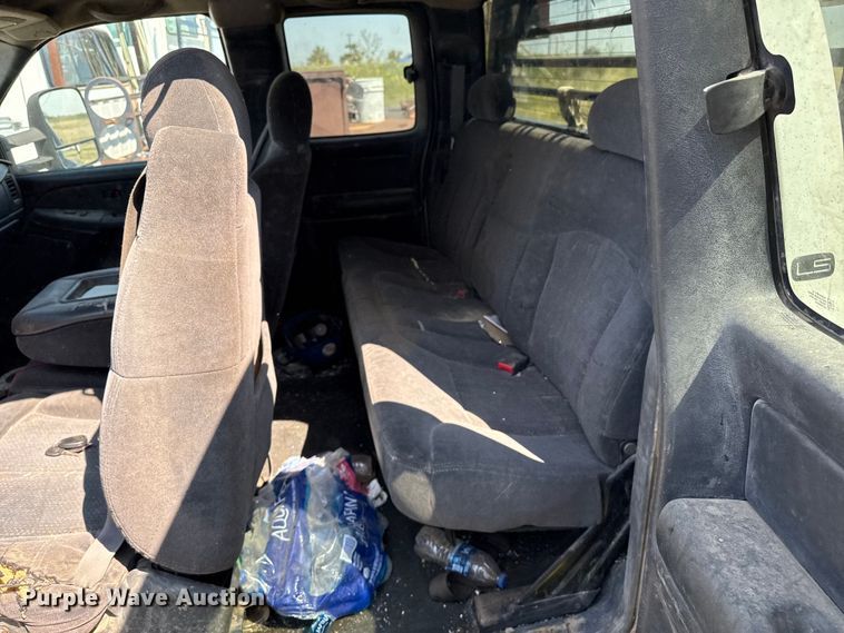 image for item EP0518 2001 Chevrolet Silverado 3500 Ext. Cab flatbed pickup truck