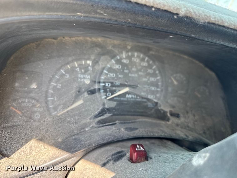 image for item EP0518 2001 Chevrolet Silverado 3500 Ext. Cab flatbed pickup truck