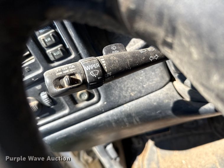 image for item EP0518 2001 Chevrolet Silverado 3500 Ext. Cab flatbed pickup truck