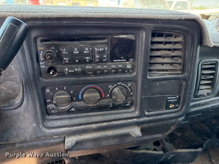 image for item EP0518 2001 Chevrolet Silverado 3500 Ext. Cab flatbed pickup truck