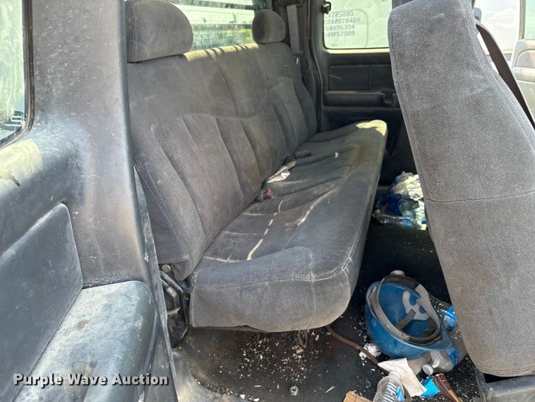 image for item EP0518 2001 Chevrolet Silverado 3500 Ext. Cab flatbed pickup truck