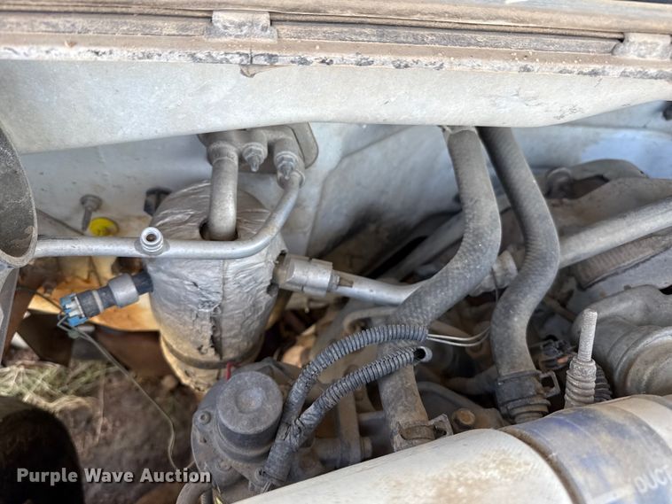 image for item EP0518 2001 Chevrolet Silverado 3500 Ext. Cab flatbed pickup truck