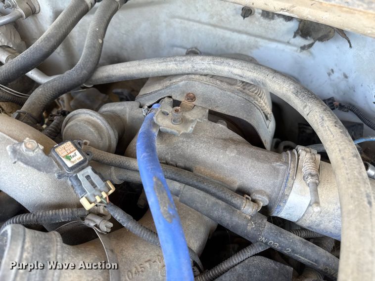 image for item EP0518 2001 Chevrolet Silverado 3500 Ext. Cab flatbed pickup truck