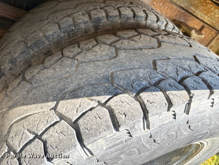 image for item EP0518 2001 Chevrolet Silverado 3500 Ext. Cab flatbed pickup truck