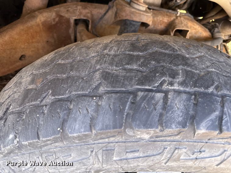 image for item EP0518 2001 Chevrolet Silverado 3500 Ext. Cab flatbed pickup truck