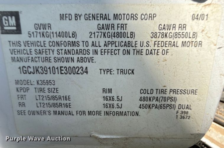 image for item EP0518 2001 Chevrolet Silverado 3500 Ext. Cab flatbed pickup truck