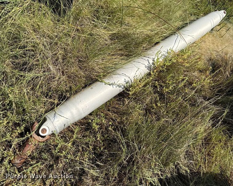 image for item EP0518 2001 Chevrolet Silverado 3500 Ext. Cab flatbed pickup truck