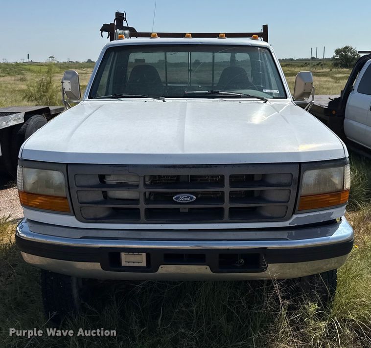 image for item EP0519 1997 Ford F450 Super Duty flatbed truck