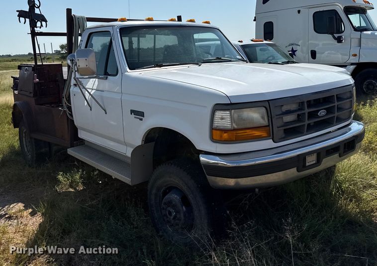 image for item EP0519 1997 Ford F450 Super Duty flatbed truck