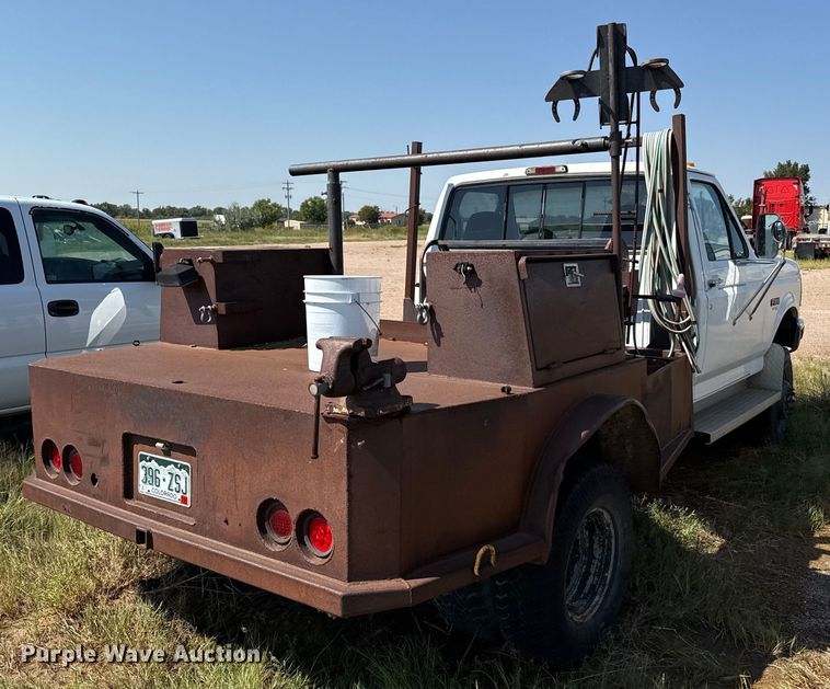 image for item EP0519 1997 Ford F450 Super Duty flatbed truck