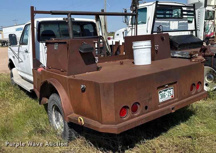 image for item EP0519 1997 Ford F450 Super Duty flatbed truck