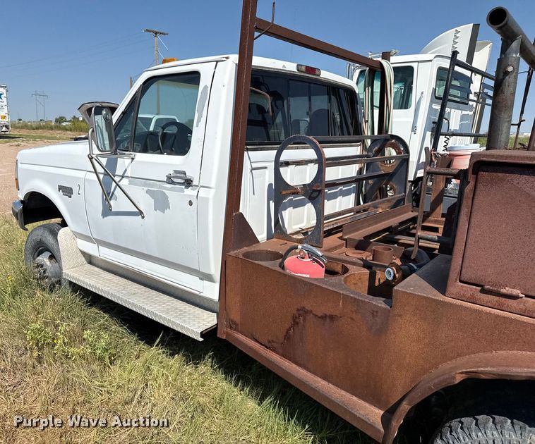 image for item EP0519 1997 Ford F450 Super Duty flatbed truck