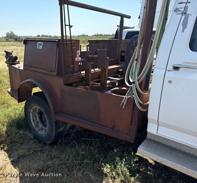 image for item EP0519 1997 Ford F450 Super Duty flatbed truck