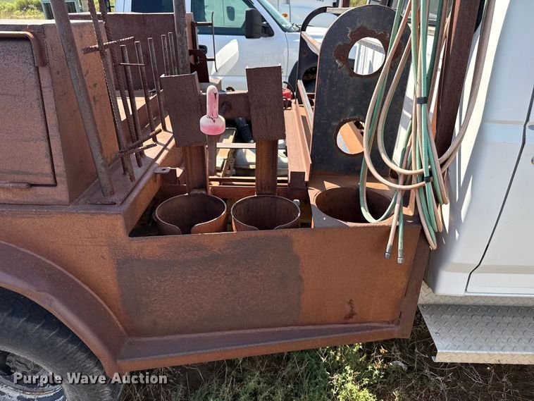 image for item EP0519 1997 Ford F450 Super Duty flatbed truck