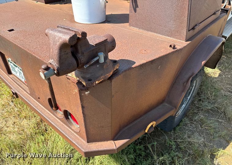 image for item EP0519 1997 Ford F450 Super Duty flatbed truck