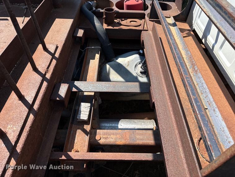 image for item EP0519 1997 Ford F450 Super Duty flatbed truck