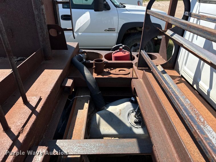 image for item EP0519 1997 Ford F450 Super Duty flatbed truck