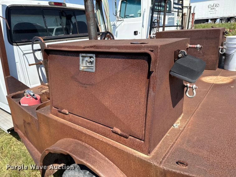 image for item EP0519 1997 Ford F450 Super Duty flatbed truck