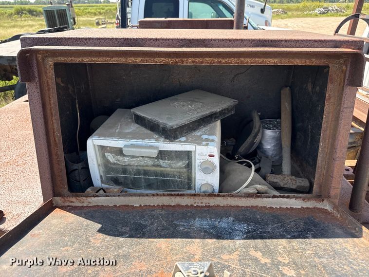 image for item EP0519 1997 Ford F450 Super Duty flatbed truck