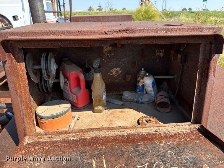 image for item EP0519 1997 Ford F450 Super Duty flatbed truck