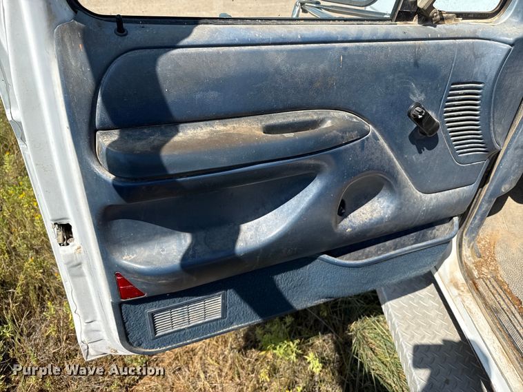 image for item EP0519 1997 Ford F450 Super Duty flatbed truck