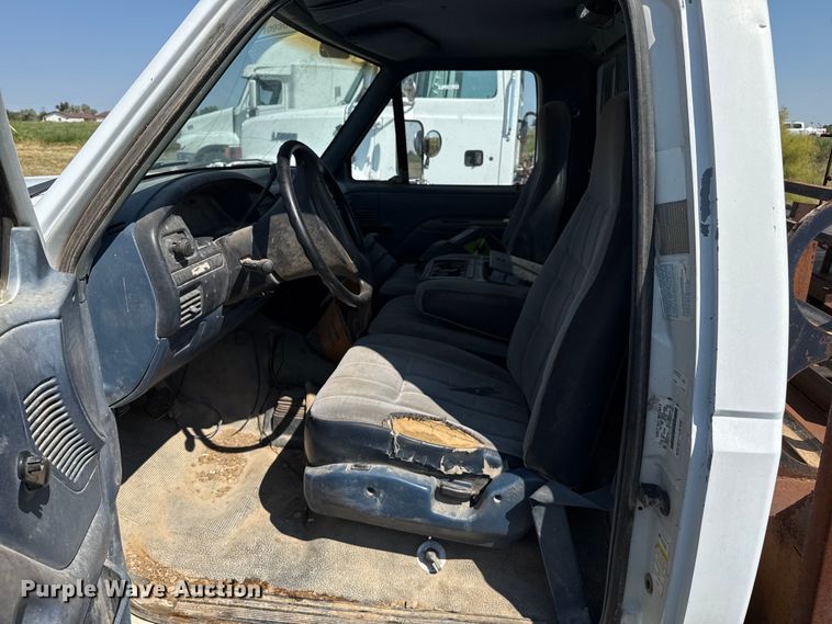 image for item EP0519 1997 Ford F450 Super Duty flatbed truck