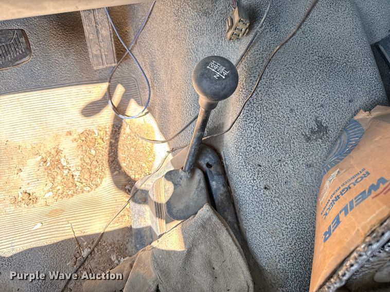 image for item EP0519 1997 Ford F450 Super Duty flatbed truck